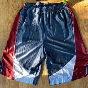 TAG Apparel men’s basketball shorts - size L